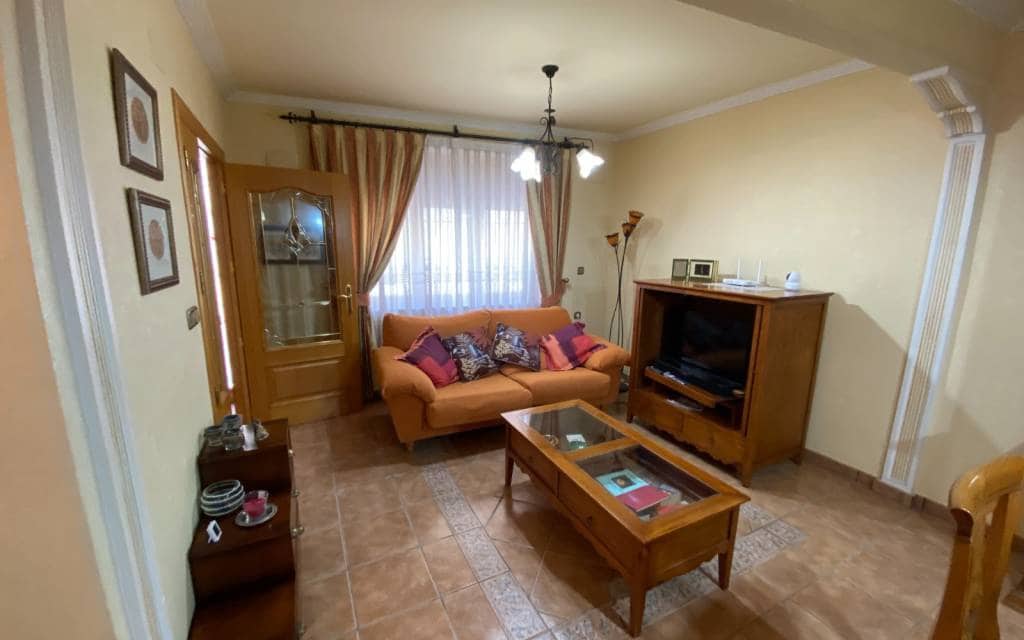 5 soverom Hus til salgs i Sax med svømmebasseng garasje - € 175 000 (Ref: 9348794)