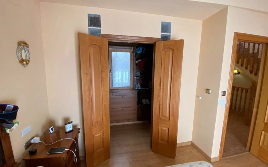 5 soverom Hus til salgs i Sax med svømmebasseng garasje - € 175 000 (Ref: 9348794)