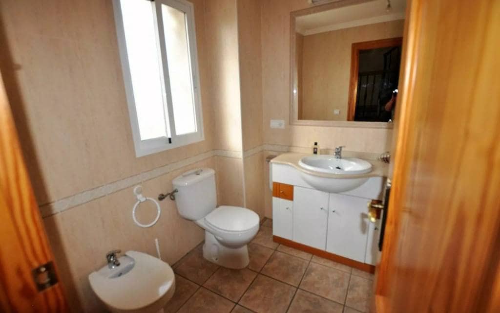 3 slaapkamer Villa te koop in Salinas met garage - € 220.000 (Ref: 9357860)