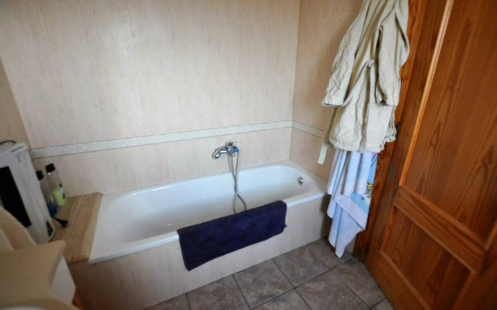 3 slaapkamer Villa te koop in Salinas met garage - € 220.000 (Ref: 9357860)