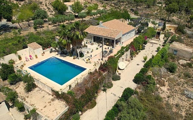 4 bedroom Villa for sale in Aspe with pool - € 395,000 (Ref: 9383545)