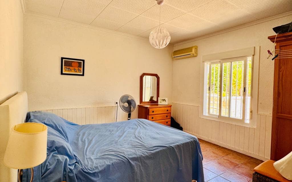 4 bedroom Villa for sale in Aspe with pool - € 395,000 (Ref: 9383545)