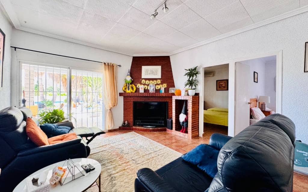 4 bedroom Villa for sale in Aspe with pool - € 395,000 (Ref: 9383545)