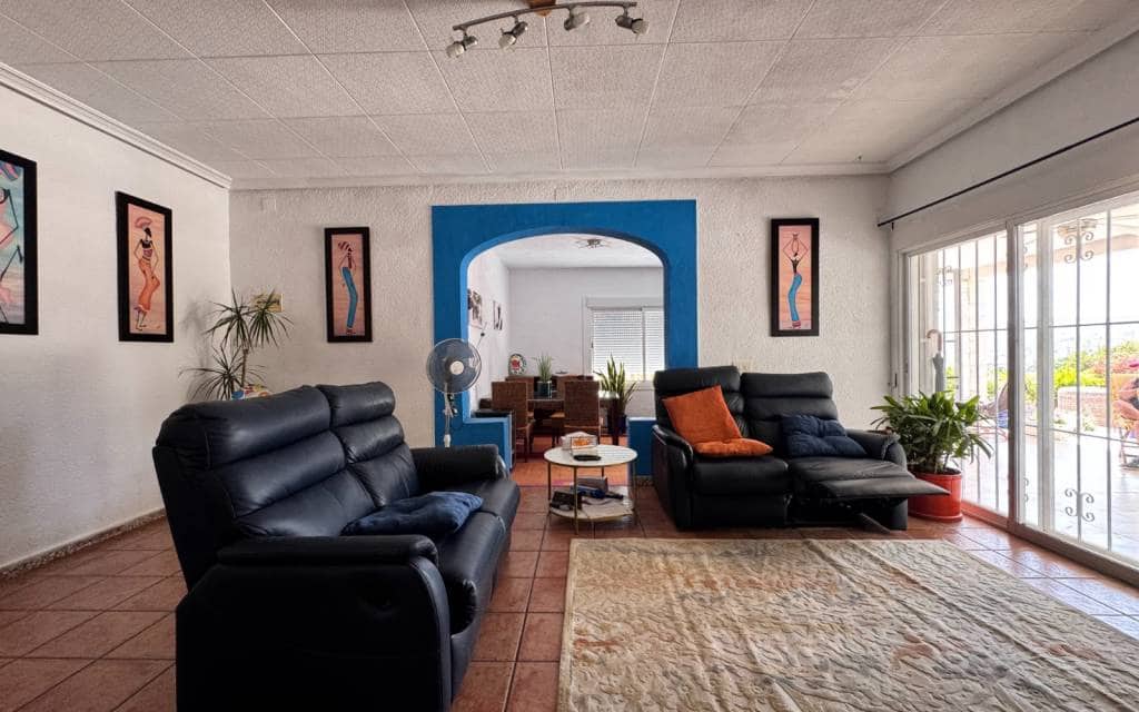 4 bedroom Villa for sale in Aspe with pool - € 395,000 (Ref: 9383545)