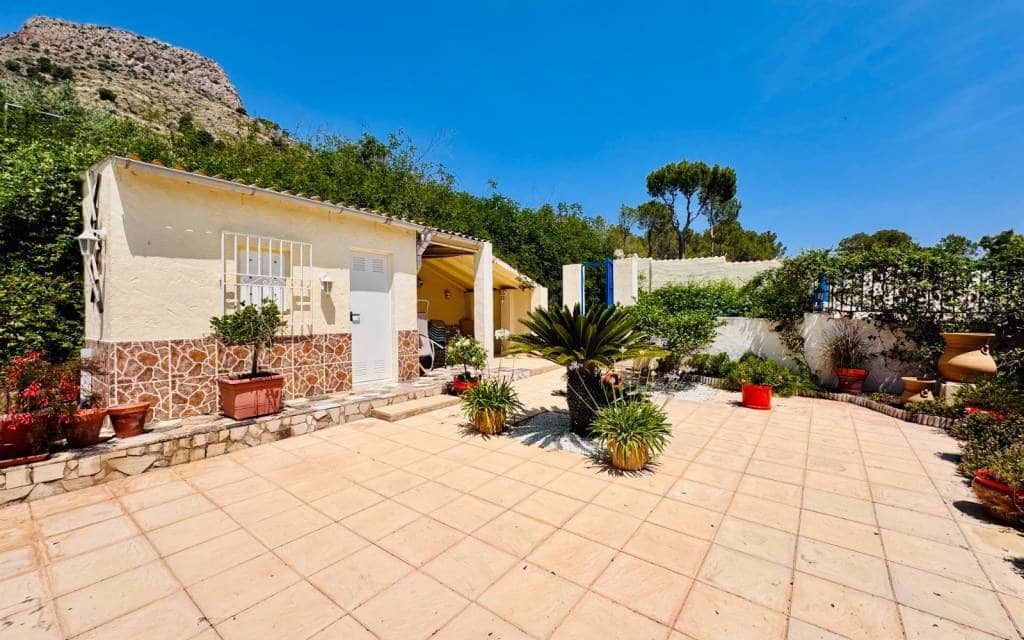 4 bedroom Villa for sale in Aspe with pool - € 395,000 (Ref: 9383545)