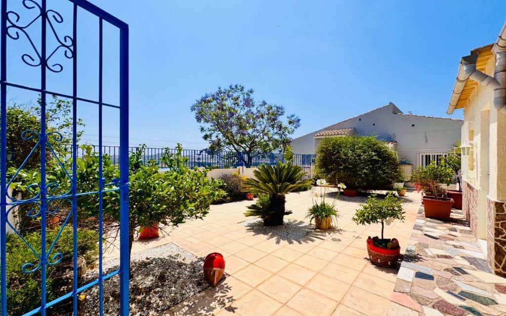 4 bedroom Villa for sale in Aspe with pool - € 395,000 (Ref: 9383545)