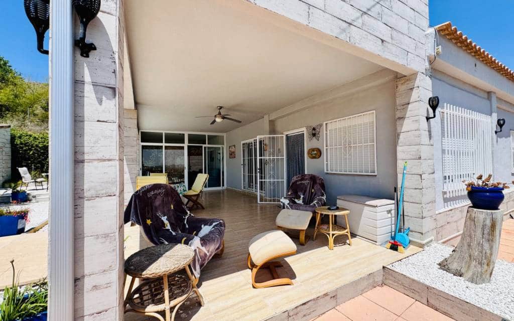 4 bedroom Villa for sale in Aspe with pool - € 395,000 (Ref: 9383545)