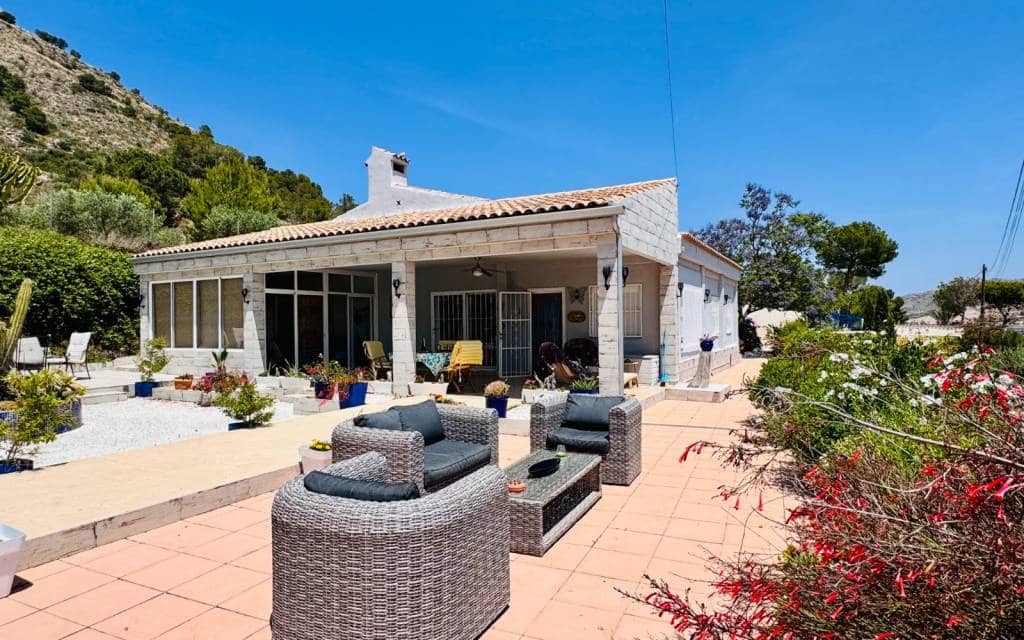 4 bedroom Villa for sale in Aspe with pool - € 395,000 (Ref: 9383545)