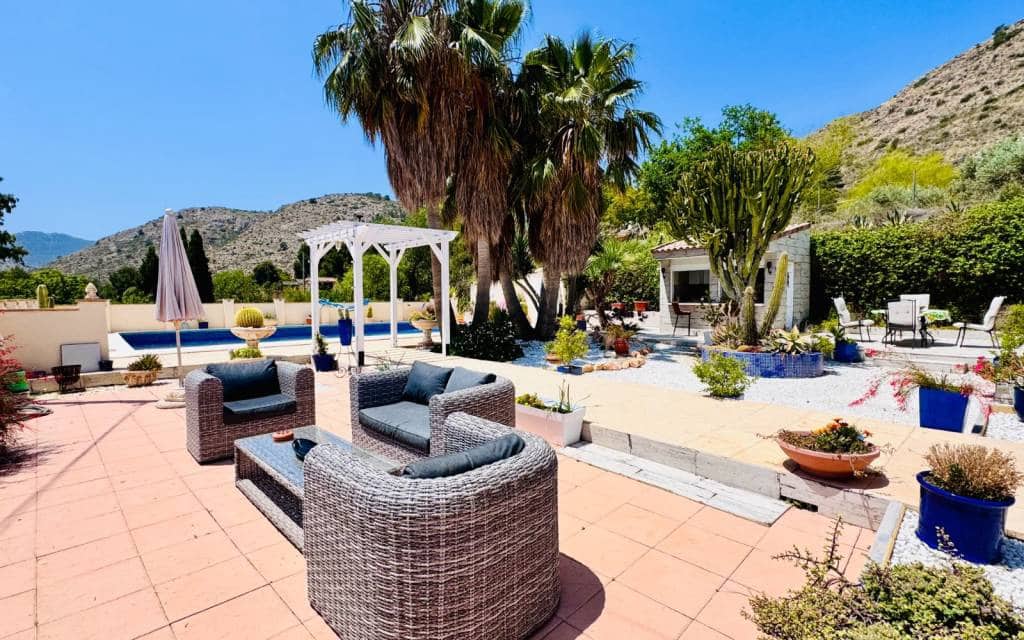 4 bedroom Villa for sale in Aspe with pool - € 395,000 (Ref: 9383545)