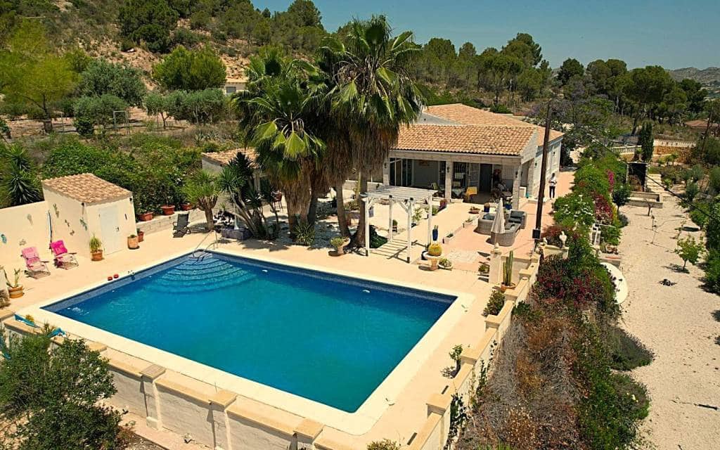 4 bedroom Villa for sale in Aspe with pool - € 395,000 (Ref: 9383545)