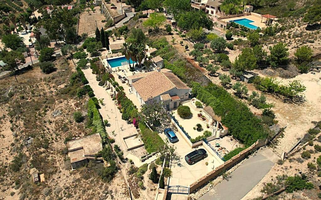 4 bedroom Villa for sale in Aspe with pool - € 395,000 (Ref: 9383545)