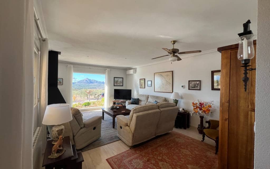 3 soverom Villa til salgs i Sax med svømmebasseng garasje - € 399 995 (Ref: 9402559)