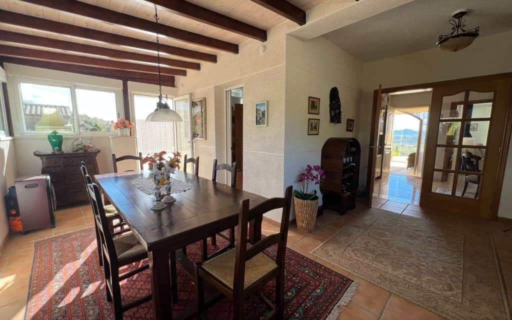 3 soverom Villa til salgs i Sax med svømmebasseng garasje - € 399 995 (Ref: 9402559)