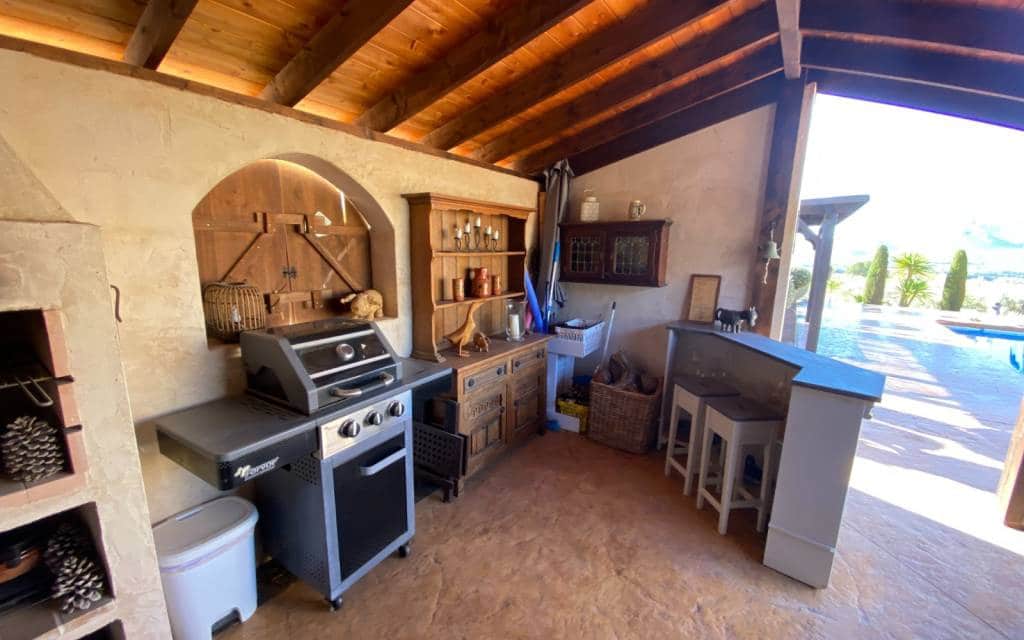 3 soverom Villa til salgs i Sax med svømmebasseng garasje - € 399 995 (Ref: 9402559)