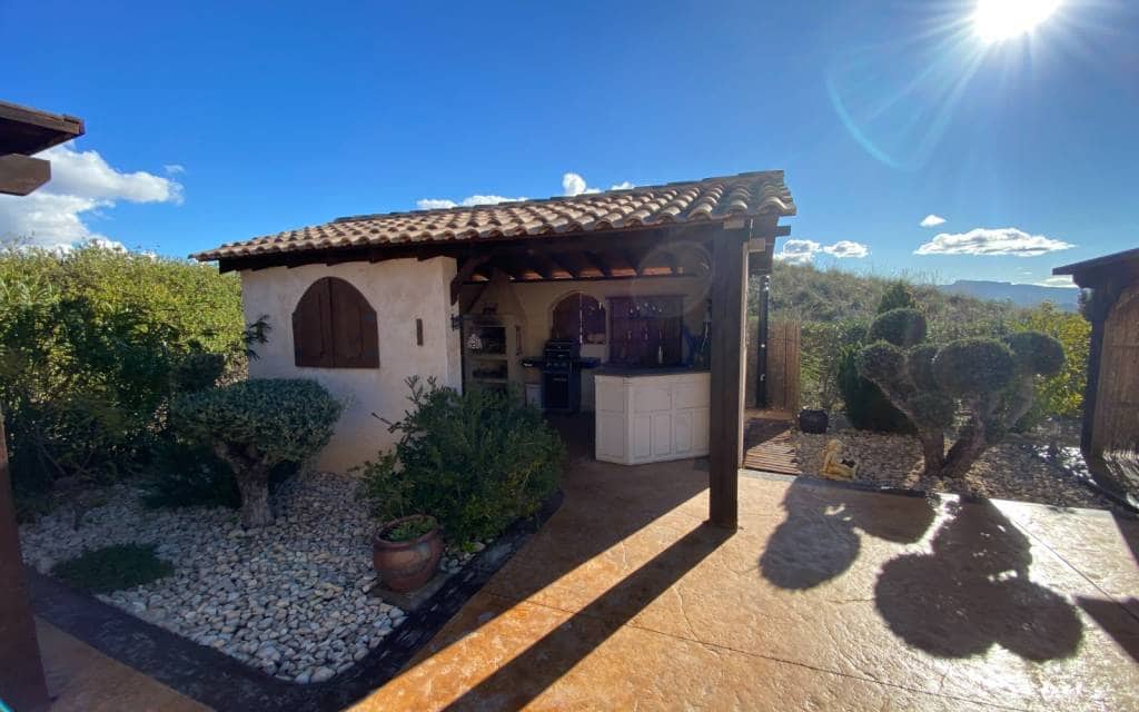 3 soverom Villa til salgs i Sax med svømmebasseng garasje - € 399 995 (Ref: 9402559)