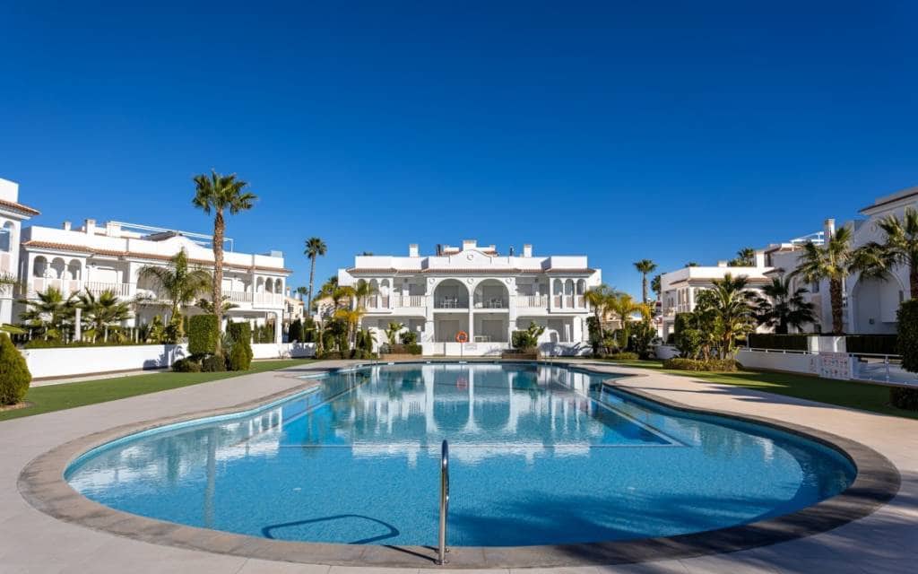 2 makuuhuone Kattohuoneisto myytävänä paikassa Ciudad Quesada mukana uima-altaan - 299 995 € (Ref: 9453521)