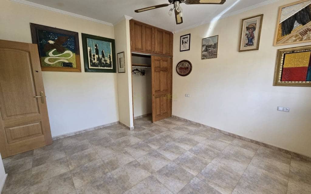 4 bedroom Villa for sale in Sax with pool garage - € 499,995 (Ref: 9465915)