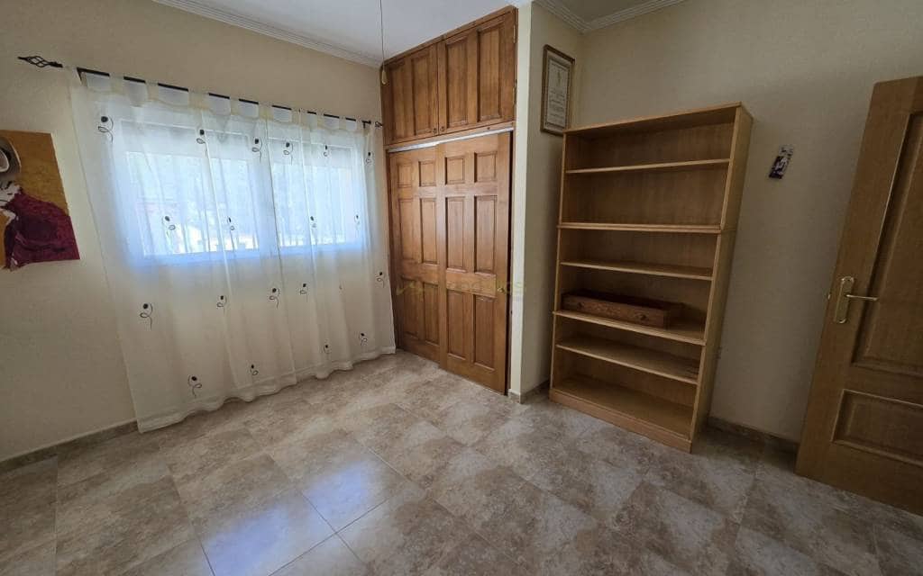 4 bedroom Villa for sale in Sax with pool garage - € 499,995 (Ref: 9465915)