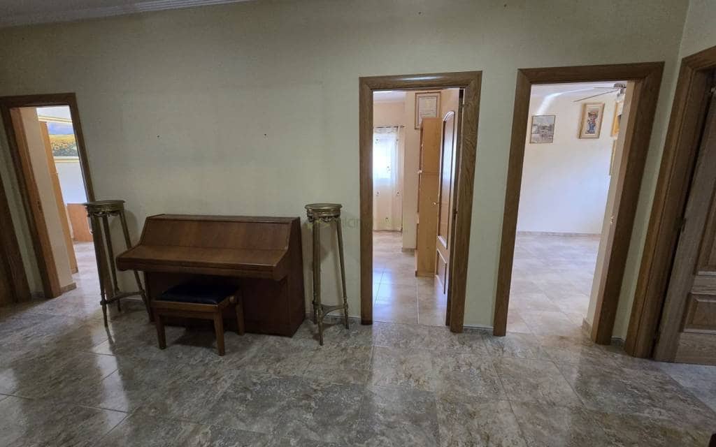 4 bedroom Villa for sale in Sax with pool garage - € 499,995 (Ref: 9465915)