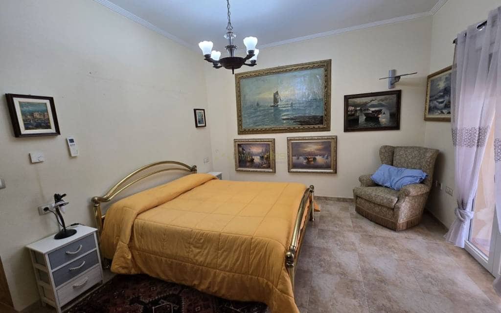 4 bedroom Villa for sale in Sax with pool garage - € 499,995 (Ref: 9465915)