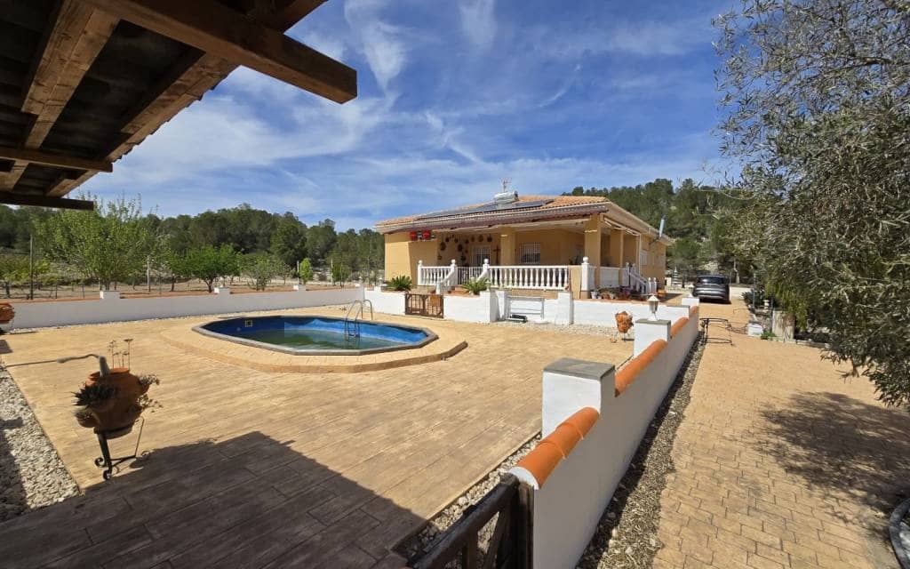 4 bedroom Villa for sale in Sax with pool garage - € 499,995 (Ref: 9465915)