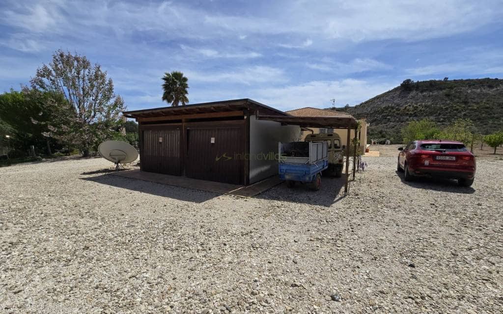 4 bedroom Villa for sale in Sax with pool garage - € 499,995 (Ref: 9465915)