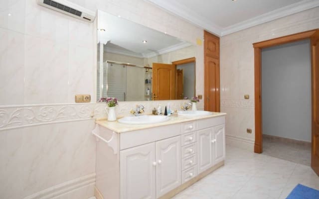 5 sypialnia Finka/Dom wiejski na sprzedaż w Orihuela z basenem garażem - 530 000 € (Ref: 9510104)