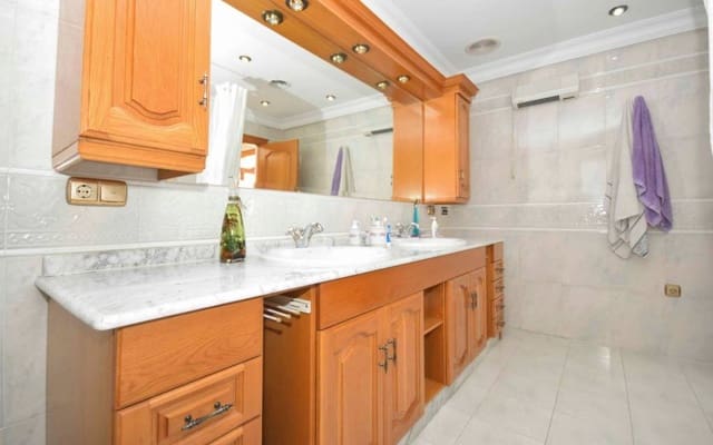 5 sypialnia Finka/Dom wiejski na sprzedaż w Orihuela z basenem garażem - 530 000 € (Ref: 9510104)