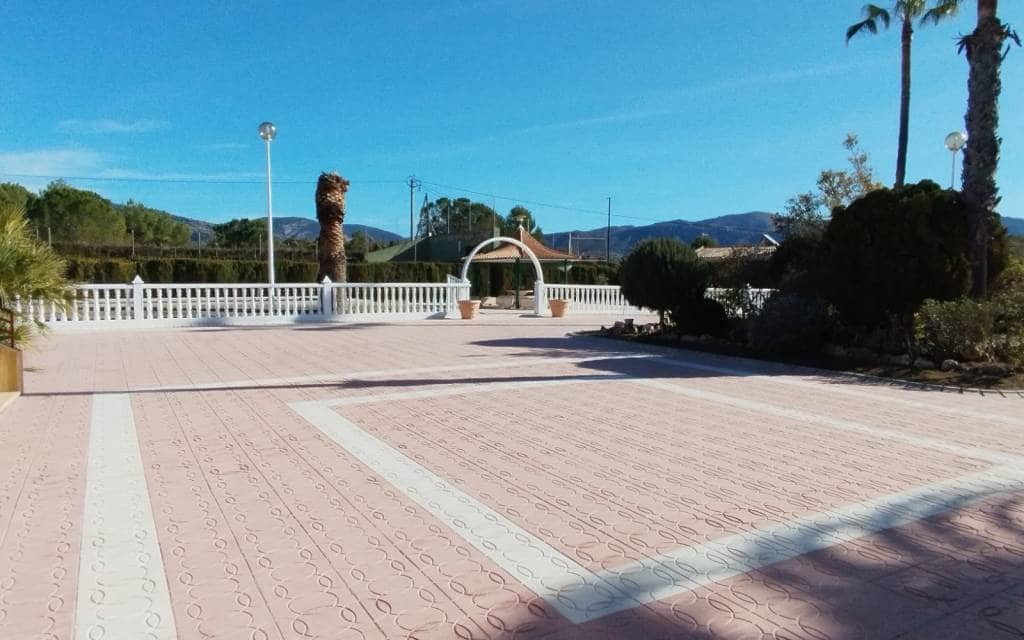 3 bedroom Villa for sale in Sax with pool garage - € 575,000 (Ref: 9516335)