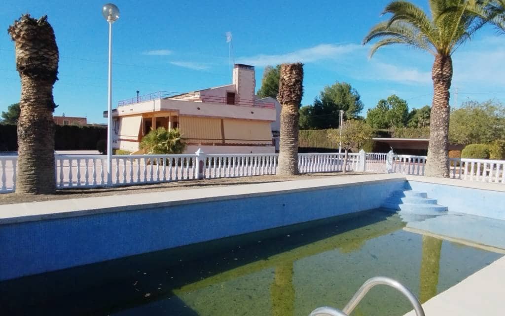 3 bedroom Villa for sale in Sax with pool garage - € 575,000 (Ref: 9516335)