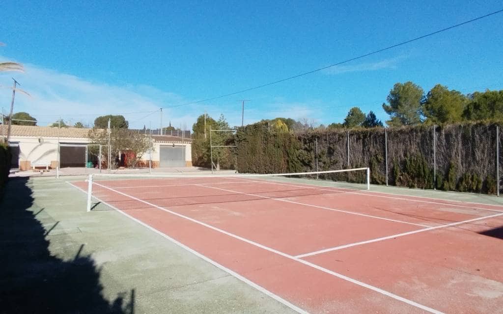 3 bedroom Villa for sale in Sax with pool garage - € 575,000 (Ref: 9516335)