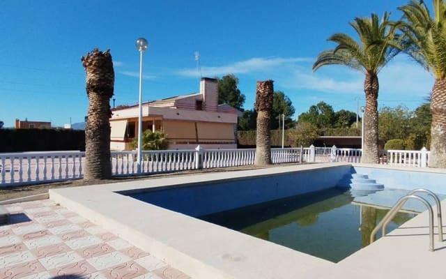 3 soveværelse Villa til salg i Sax med swimmingpool garage - € 575.000 (Ref: 9516335)