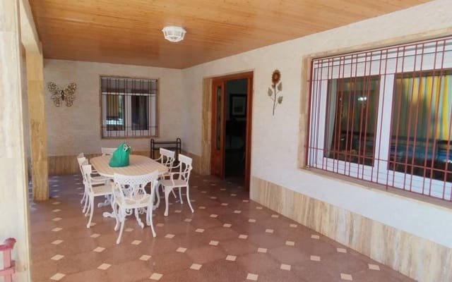 3 soveværelse Villa til salg i Sax med swimmingpool garage - € 575.000 (Ref: 9516335)