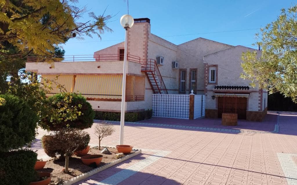 3 bedroom Villa for sale in Sax with pool garage - € 575,000 (Ref: 9516335)