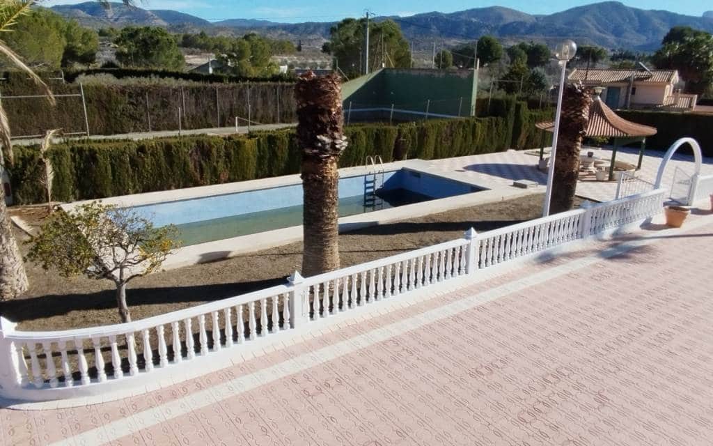 3 bedroom Villa for sale in Sax with pool garage - € 575,000 (Ref: 9516335)