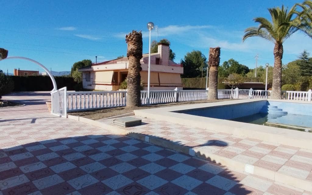 3 bedroom Villa for sale in Sax with pool garage - € 575,000 (Ref: 9516335)