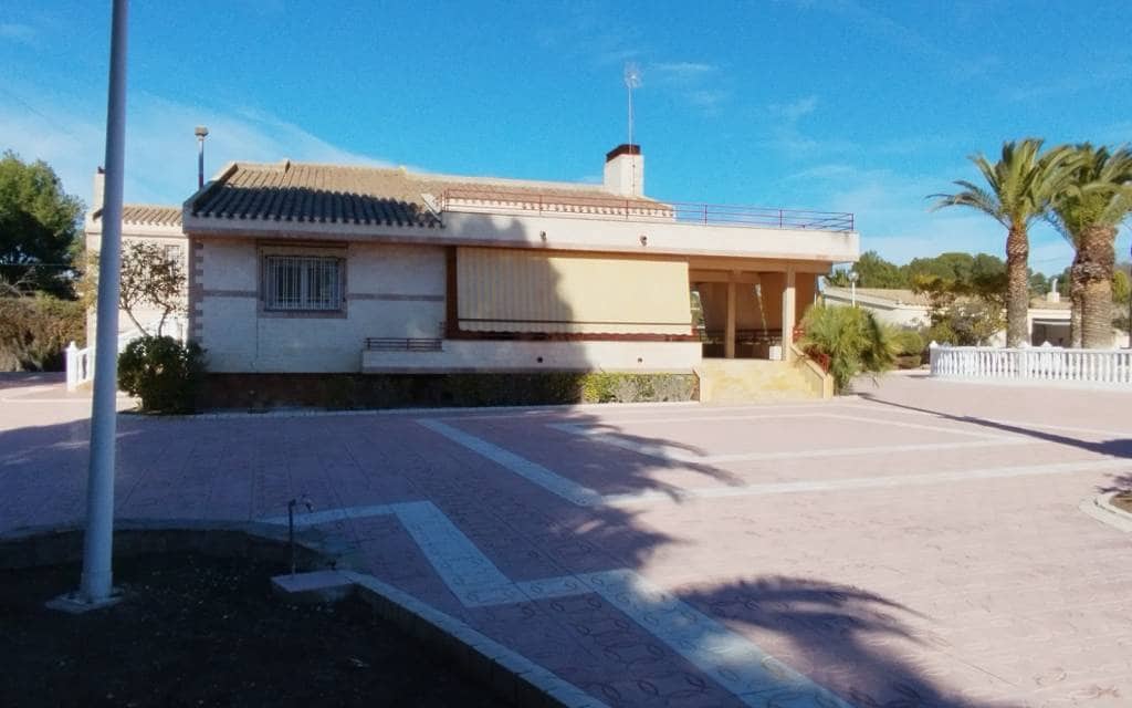 3 bedroom Villa for sale in Sax with pool garage - € 575,000 (Ref: 9516335)