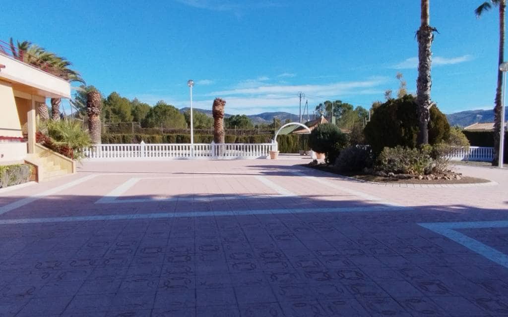 3 bedroom Villa for sale in Sax with pool garage - € 575,000 (Ref: 9516335)