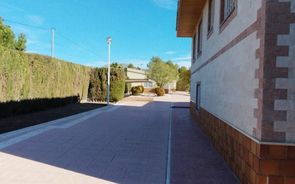 3 bedroom Villa for sale in Sax with pool garage - € 575,000 (Ref: 9516335)