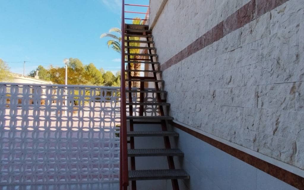 3 bedroom Villa for sale in Sax with pool garage - € 575,000 (Ref: 9516335)