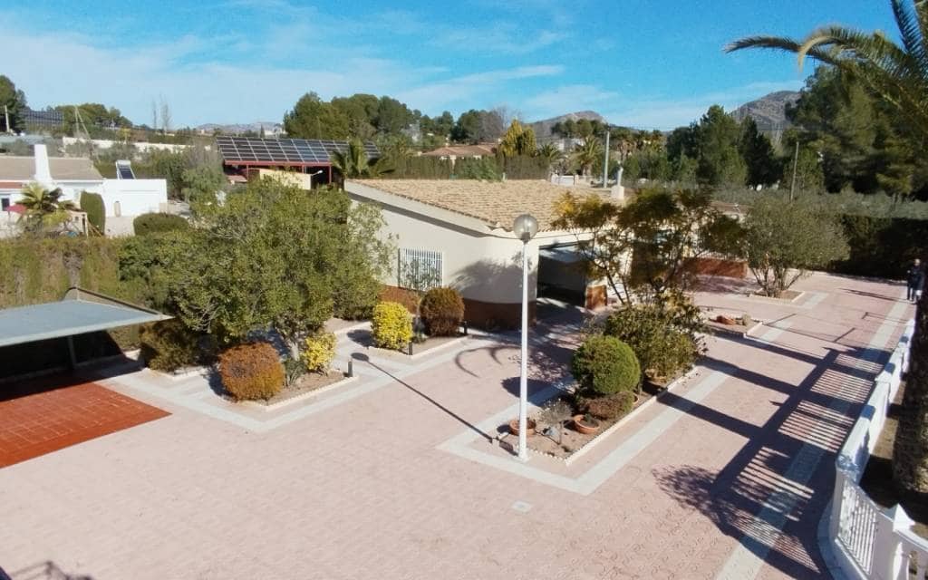 3 bedroom Villa for sale in Sax with pool garage - € 575,000 (Ref: 9516335)