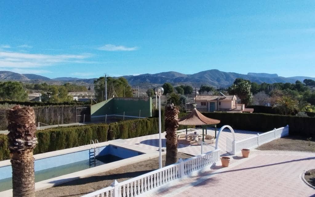 3 bedroom Villa for sale in Sax with pool garage - € 575,000 (Ref: 9516335)