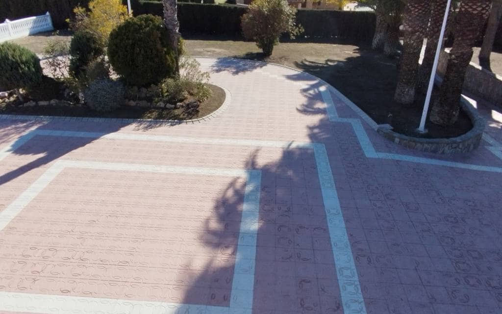 3 bedroom Villa for sale in Sax with pool garage - € 575,000 (Ref: 9516335)