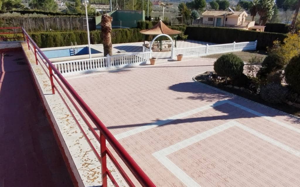 3 bedroom Villa for sale in Sax with pool garage - € 575,000 (Ref: 9516335)