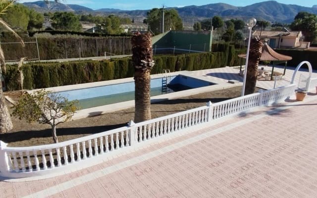 3 soveværelse Villa til salg i Sax med swimmingpool garage - € 575.000 (Ref: 9516335)