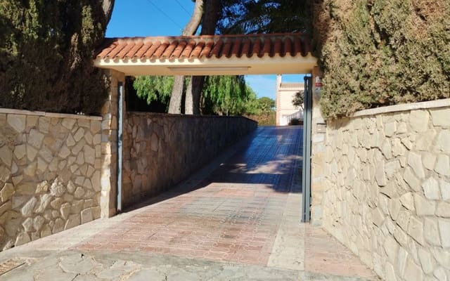 3 soveværelse Villa til salg i Sax med swimmingpool garage - € 575.000 (Ref: 9516335)