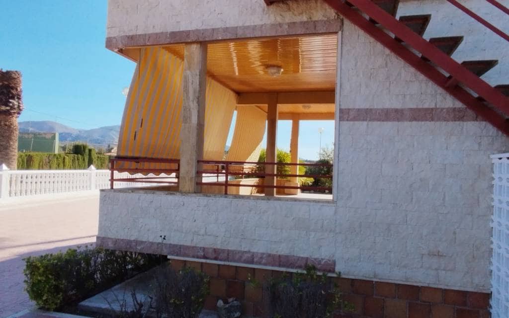 3 bedroom Villa for sale in Sax with pool garage - € 575,000 (Ref: 9516335)