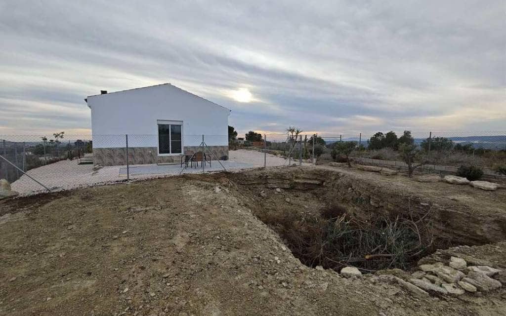 3 bedroom Villa for sale in Fortuna with pool - € 240,000 (Ref: 9581239)