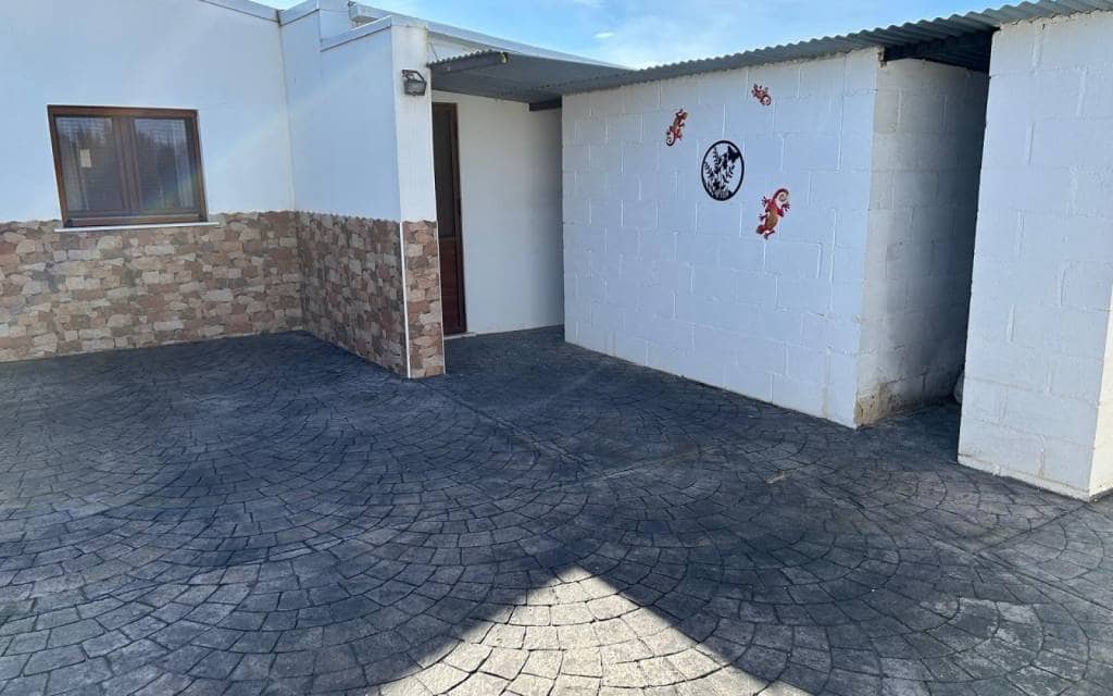 5 bedroom Villa for sale in Villena with pool - € 330,000 (Ref: 9602980)