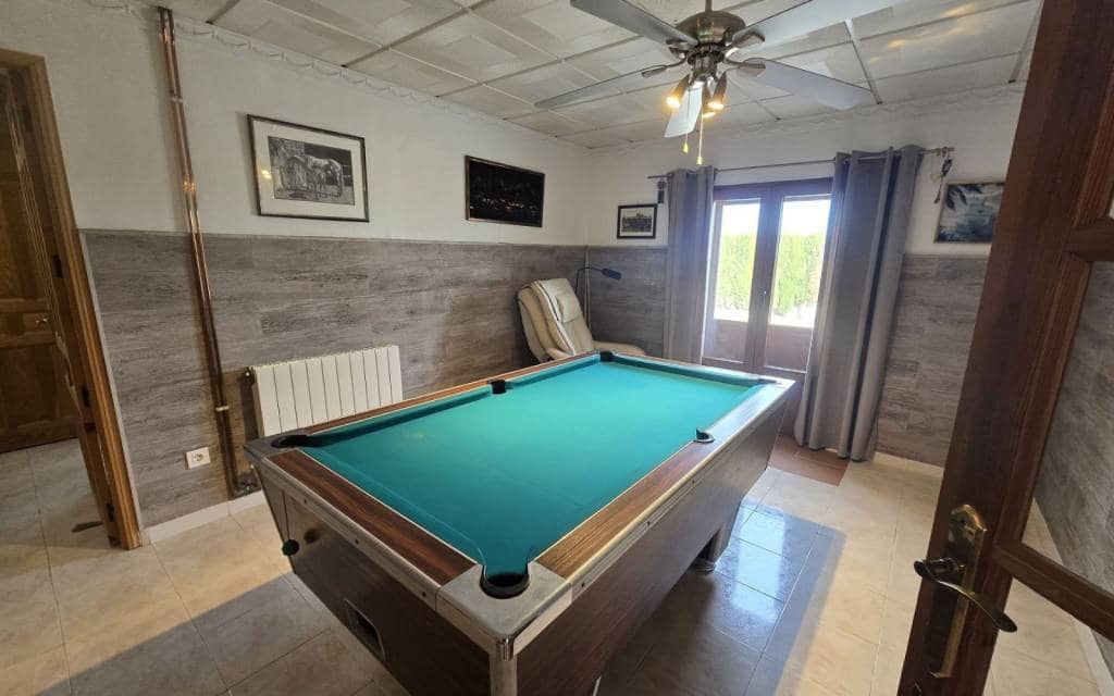 5 bedroom Villa for sale in Villena with pool - € 330,000 (Ref: 9602980)